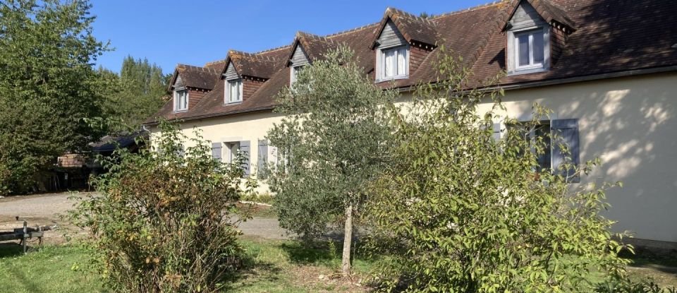 Country house 12 rooms of 301 m² in Coulans-sur-Gée (72550)