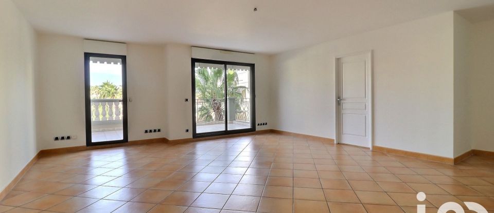 Apartment 4 rooms of 105 m² in Hyères (83400)