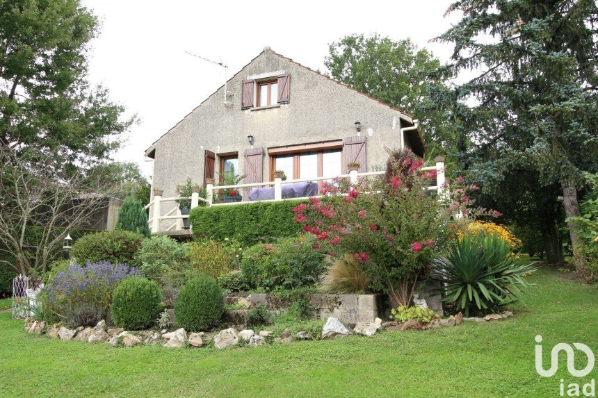 House 5 rooms of 103 m² in Montgé-en-Goële (77230)