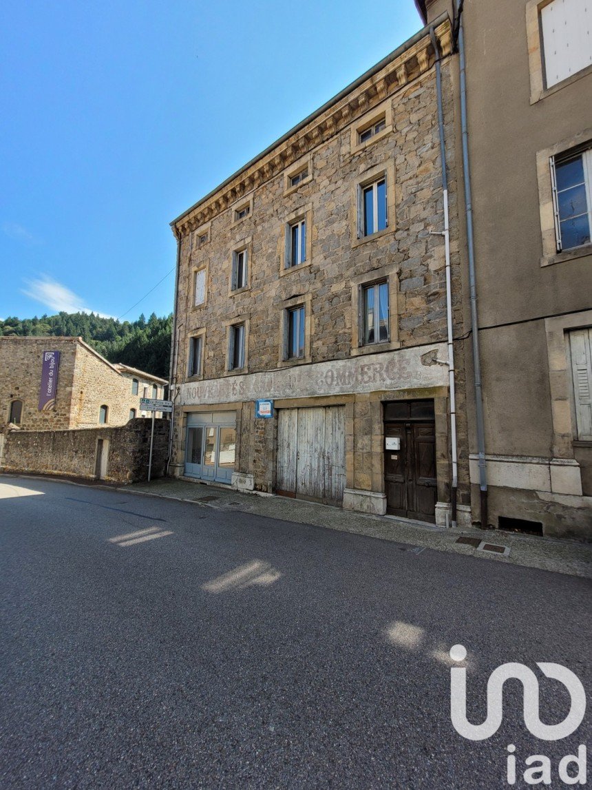 Building in Saint-Martin-de-Valamas (07310) of 232 m²