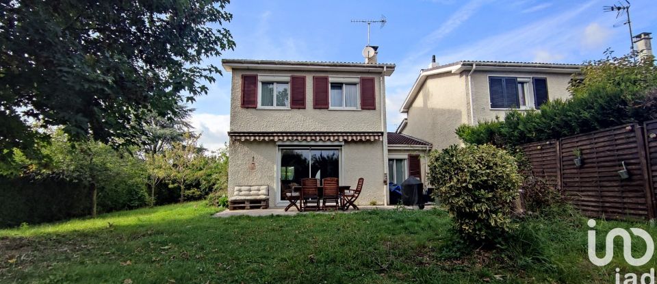 House 6 rooms of 100 m² in Claye-Souilly (77410)