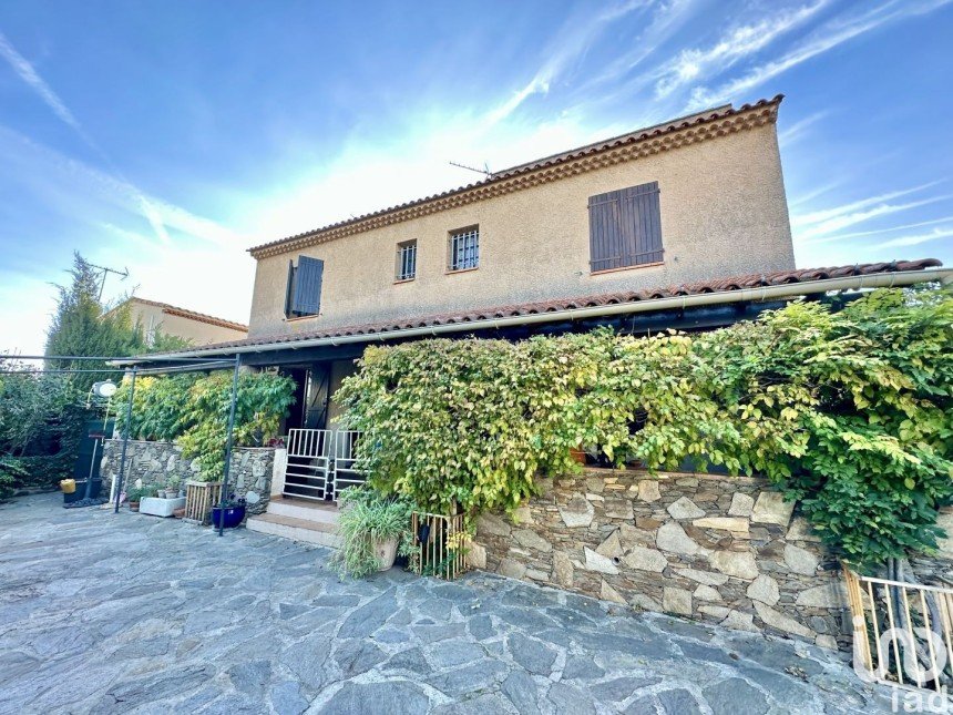 House 5 rooms of 164 m² in Hyères (83400)