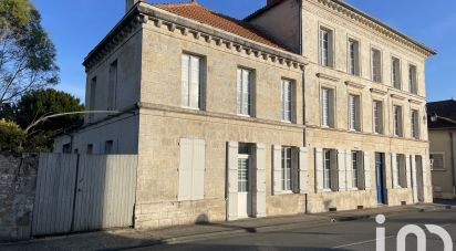 Maison de ville 11 pièces de 280 m² à Saint-Genis-de-Saintonge (17240)