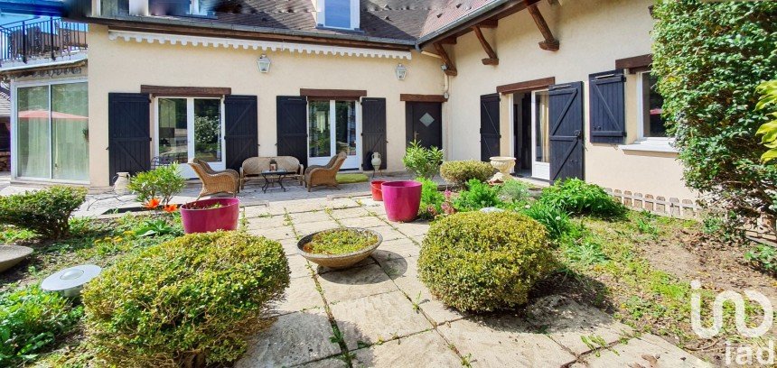 Maison 8 pièces de 269 m² à Montévrain (77144)