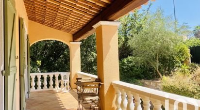 House 6 rooms of 128 m² in Fréjus (83600)