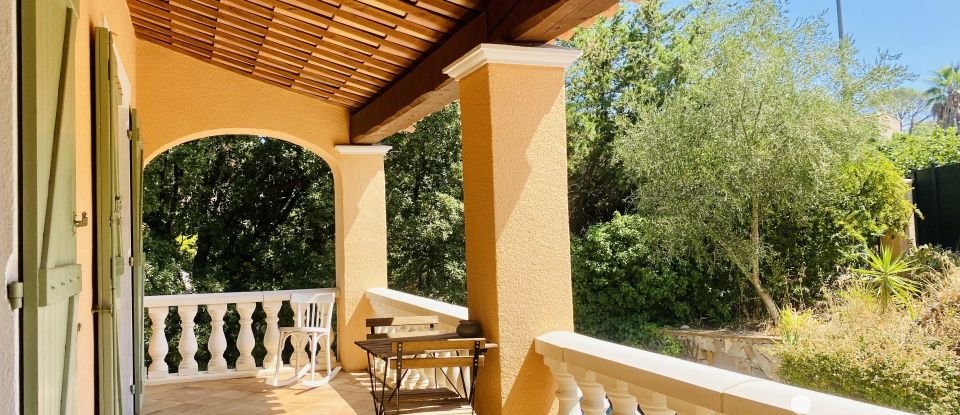 House 6 rooms of 128 m² in Fréjus (83600)