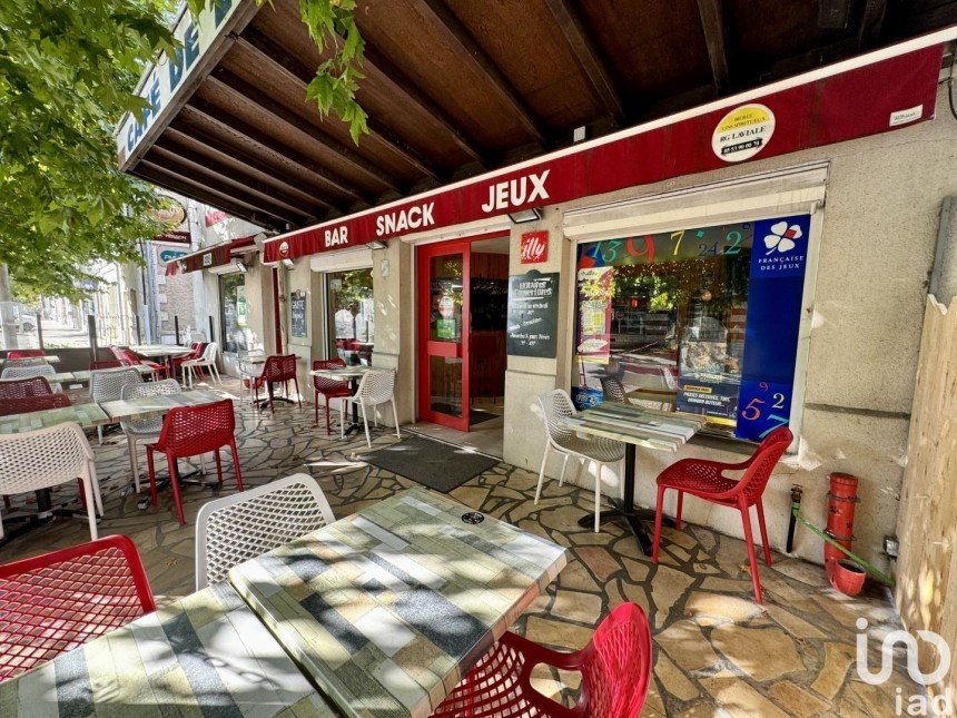 Brasserie-type bar of 220 m² in Chalais (16210)