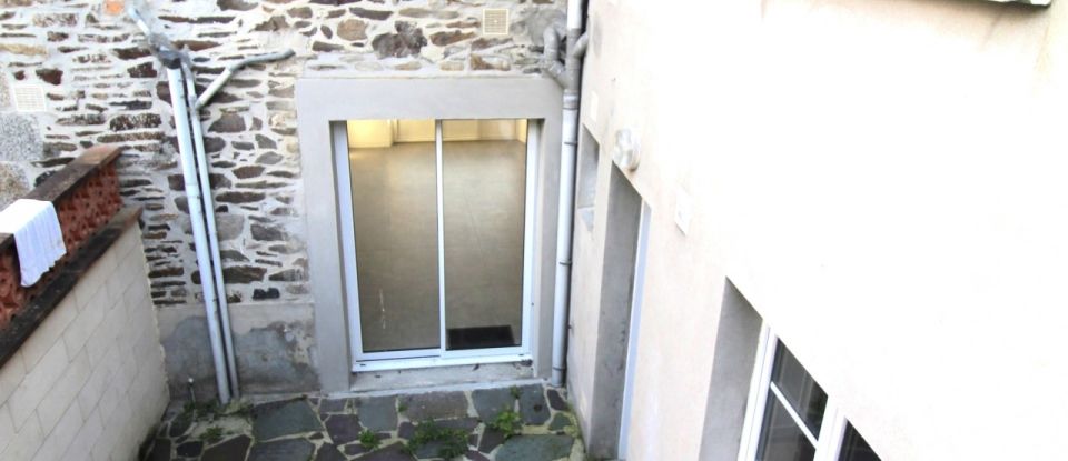 Town house 4 rooms of 102 m² in Saint-Jean-le-Thomas (50530)