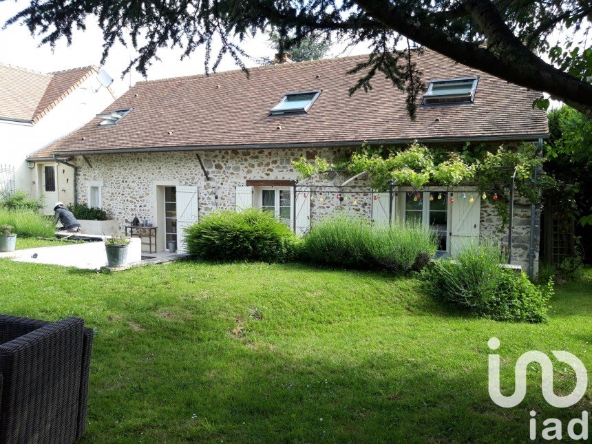 House 7 rooms of 145 m² in Fontenay-lès-Briis (91640)