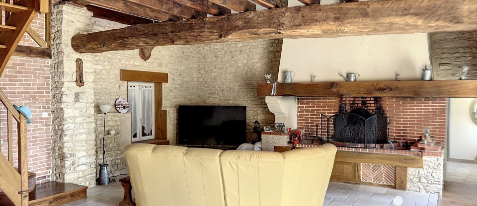 Longere 8 rooms of 213 m² in Saint-Caprais (18400)