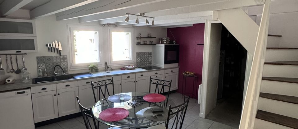 Village house 6 rooms of 124 m² in Port-d'Envaux (17350)