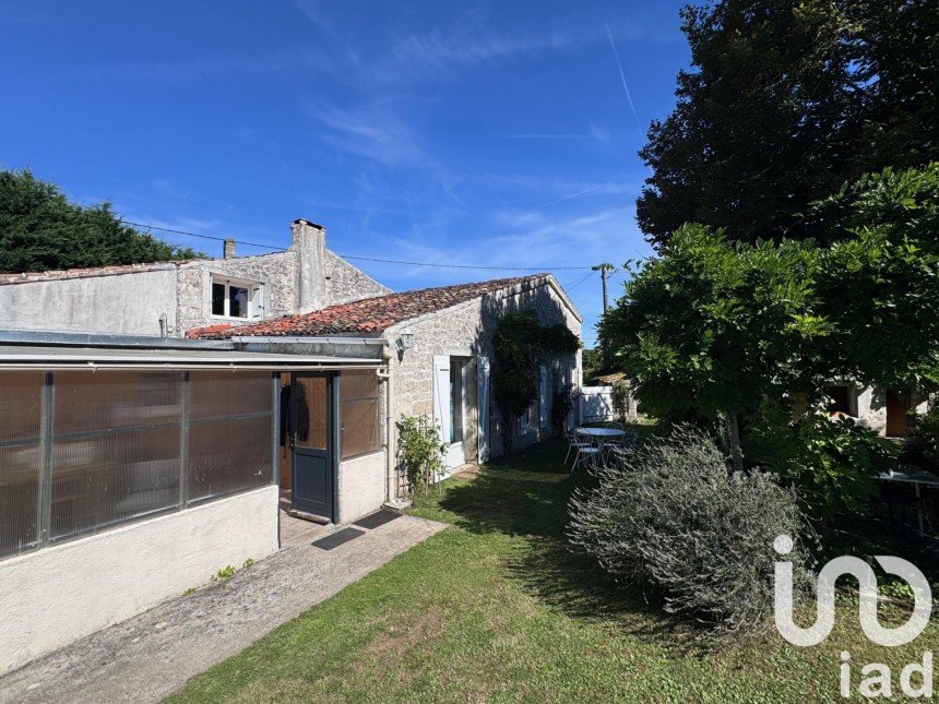 Village house 6 rooms of 124 m² in Saintes (17100)