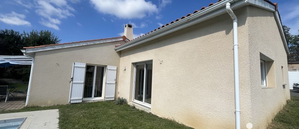 Maison 5 pièces de 128 m² à Boisset-Saint-Priest (42560)