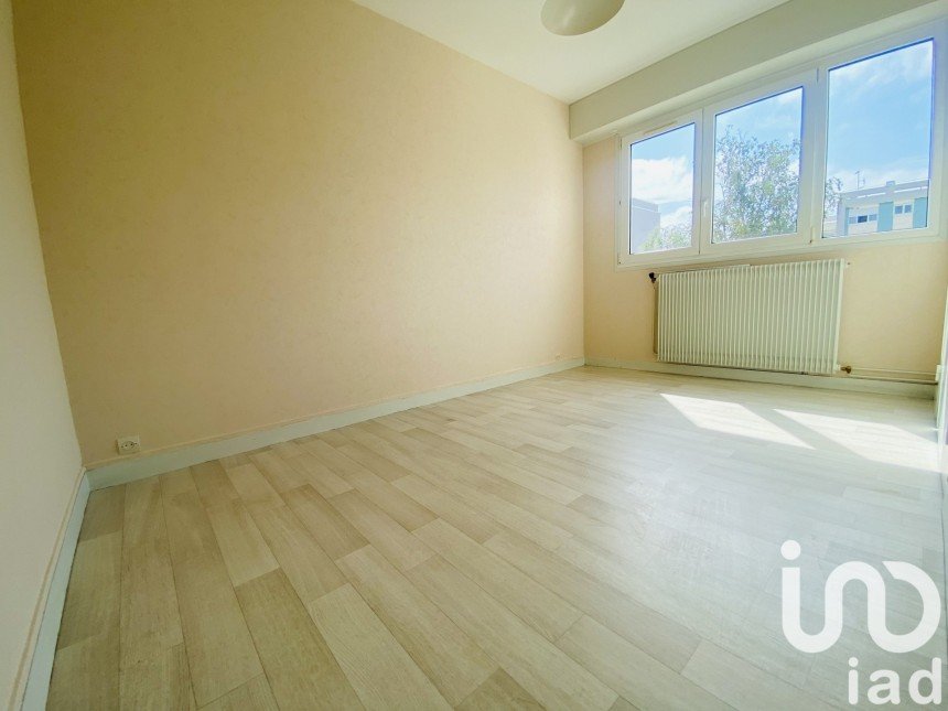 Apartment 3 rooms of 65 m² in Saint-Benoît (86280)