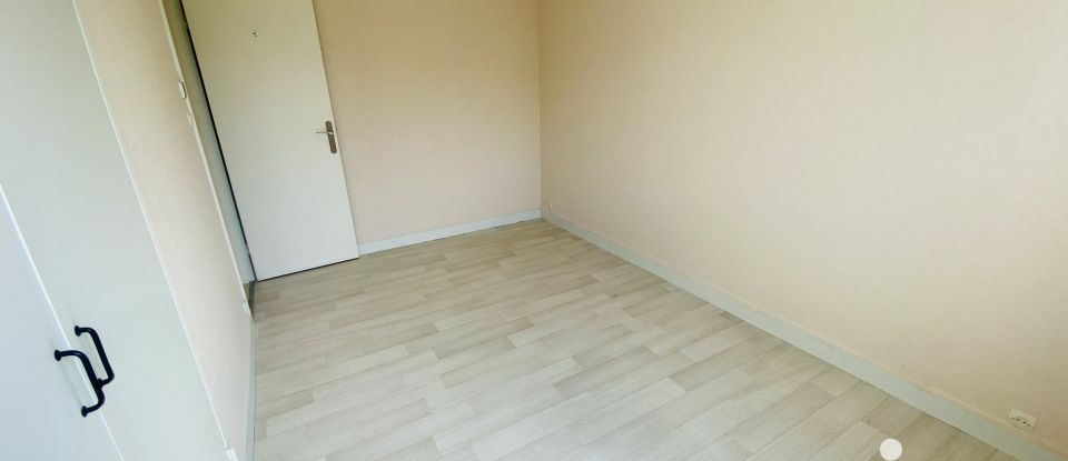 Apartment 3 rooms of 65 m² in Saint-Benoît (86280)