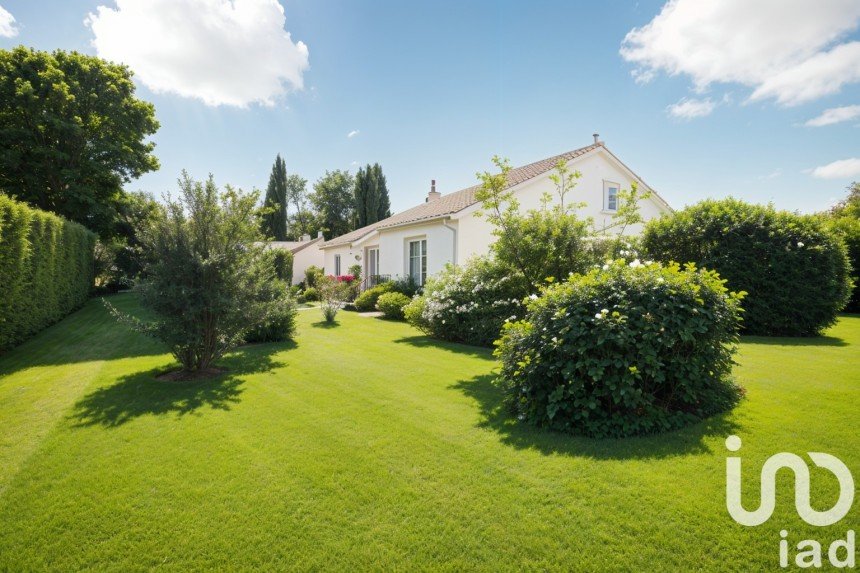 Maison traditionnelle 5 pièces de 197 m² à Carquefou (44470)