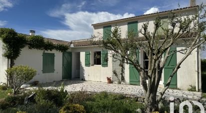 Traditional house 7 rooms of 150 m² in Ars-en-Ré (17590)