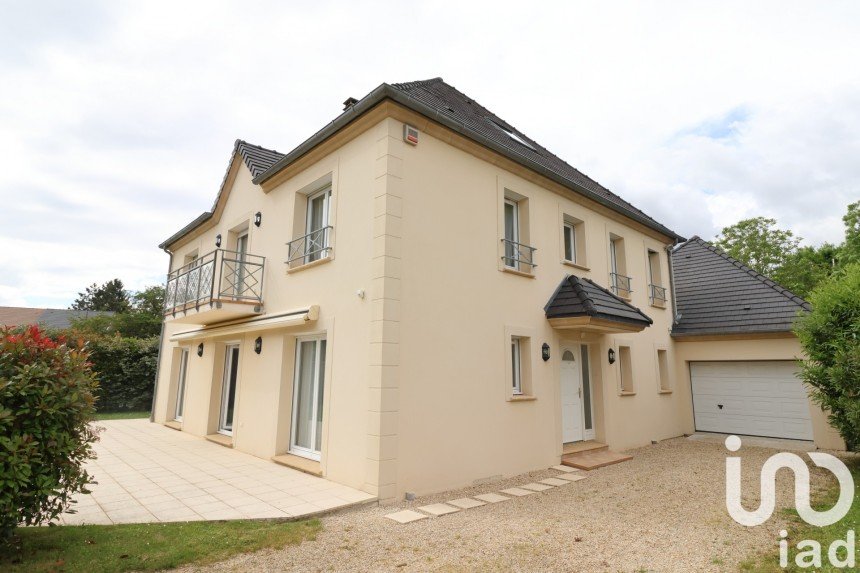 Maison traditionnelle 8 pièces de 278 m² à Saint-Rémy-lès-Chevreuse (78470)