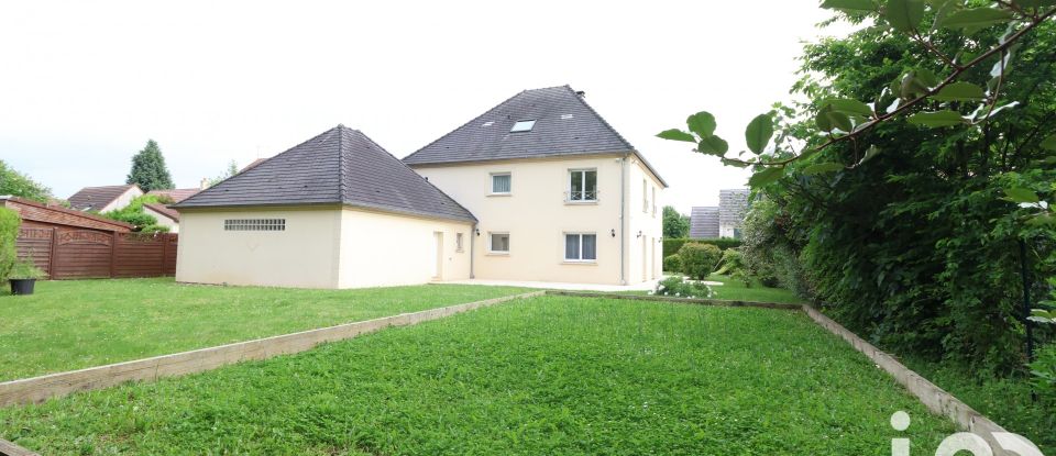 Maison traditionnelle 8 pièces de 278 m² à Saint-Rémy-lès-Chevreuse (78470)