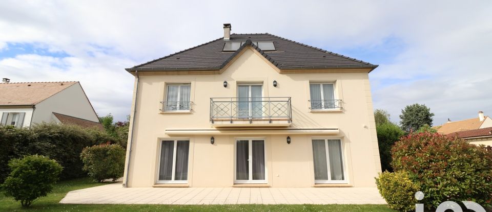 Maison traditionnelle 8 pièces de 278 m² à Saint-Rémy-lès-Chevreuse (78470)