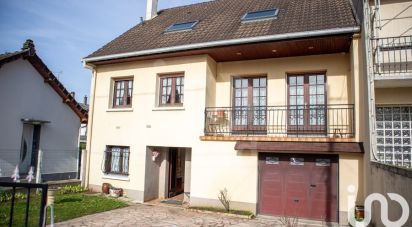 Maison traditionnelle 8 pièces de 172 m² à Pontault-Combault (77340)