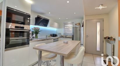 Maison 4 pièces de 72 m² à Saint-Cyr-sur-Mer (83270)