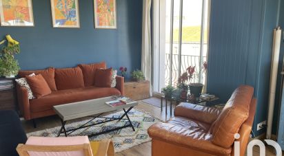 Apartment 3 rooms of 70 m² in La Rochelle (17000)