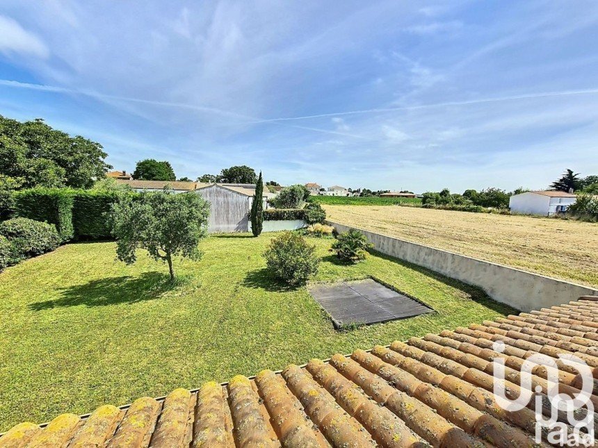 Maison 7 pièces de 121 m² à Saint-Froult (17780)