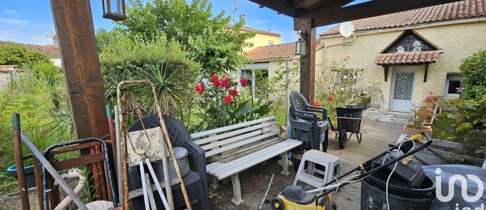 House 6 rooms of 140 m² in Le Gué-d'Alleré (17540)