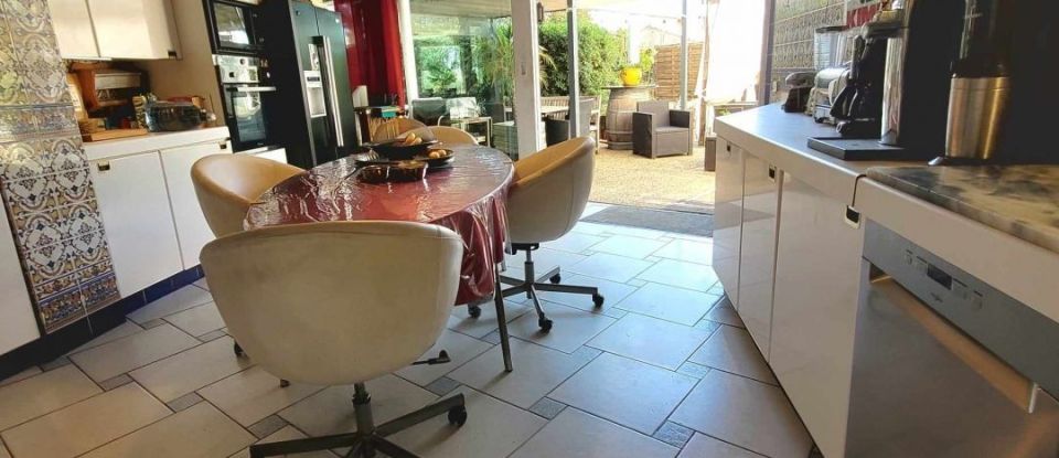 House 8 rooms of 408 m² in Vestric-et-Candiac (30600)