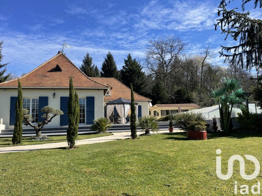 Maison 14 pièces de 245 m² à Bergerac (24100)