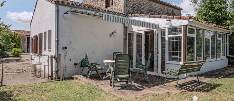 House 4 rooms of 90 m² in Bernay-Saint-Martin (17330)