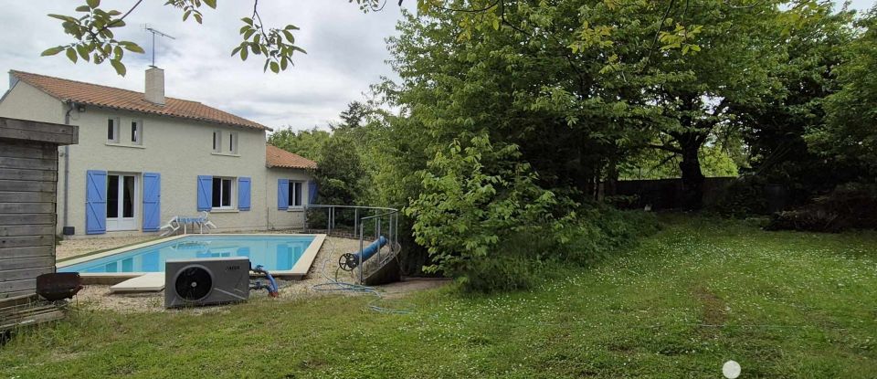 Country house 5 rooms of 151 m² in Romagne (86700)