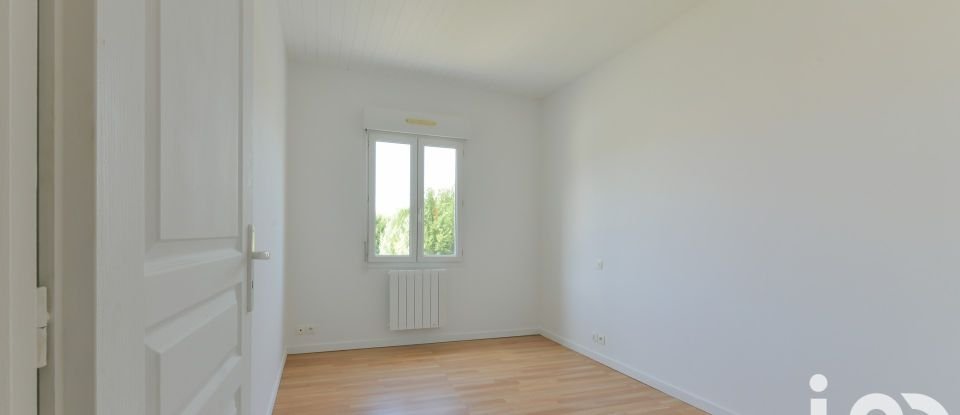 House 4 rooms of 80 m² in Sablonceaux (17600)