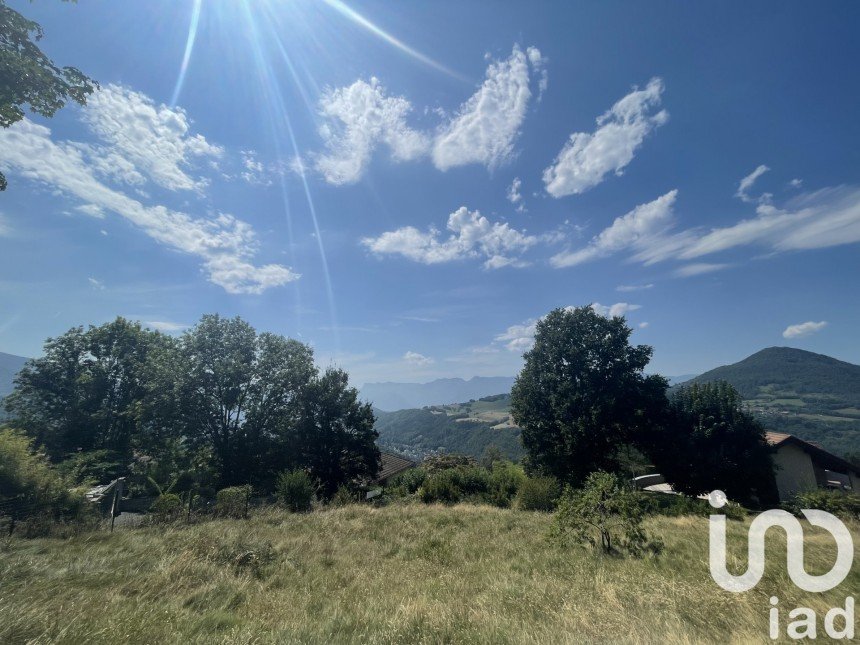 Land of 780 m² in Saint-Martin-d'Uriage (38410)