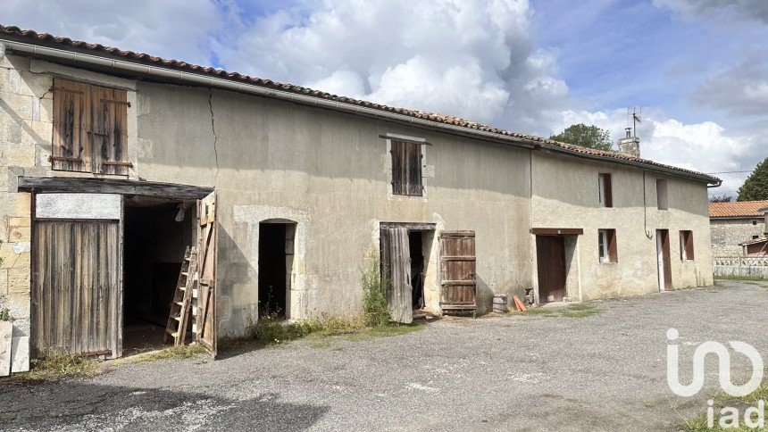 Country house 6 rooms of 112 m² in Fontaines-d'Ozillac (17500)