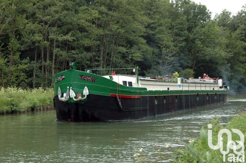 Péniche 7 pièces de 150 m² à Corbeil-Essonnes (91100)