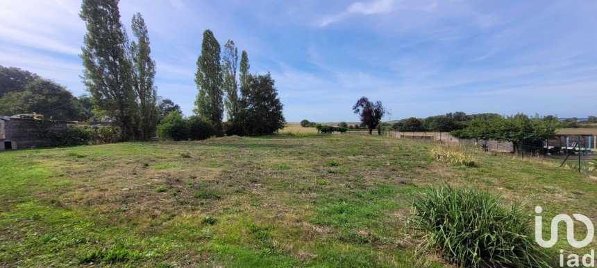 Land of 1,557 m² in Saint-Jouin-de-Marnes (79600)