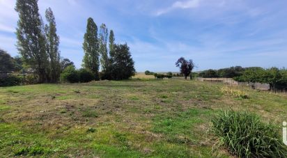 Land of 1,557 m² in Saint-Jouin-de-Marnes (79600)