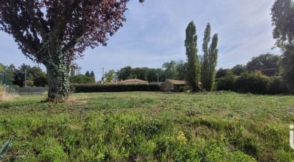 Land of 1,557 m² in Saint-Jouin-de-Marnes (79600)