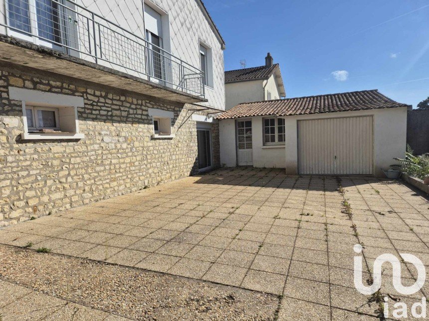 Maison 4 pièces de 82 m² à Saint-Pierre-d'Exideuil (86400)