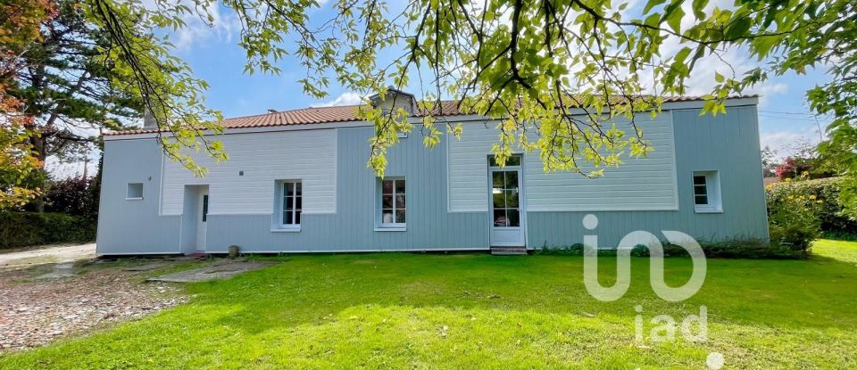 House 8 rooms of 250 m² in Chaillevette (17890)