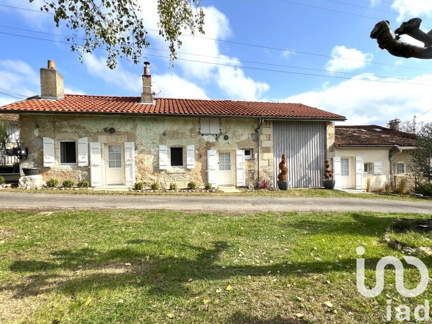 Maison de campagne 4 pièces de 100 m² à Bazac (16210)