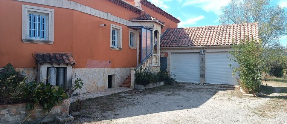 Maison 8 pièces de 220 m² à Rocbaron (83136)