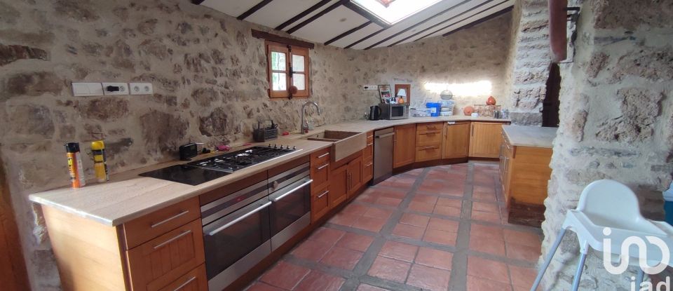 House 7 rooms of 210 m² in Corsavy (66150)