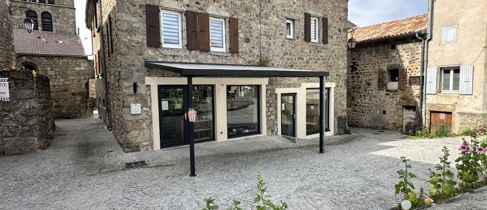 Appartement 3 pièces de 119 m² à Colombier-le-Jeune (07270)