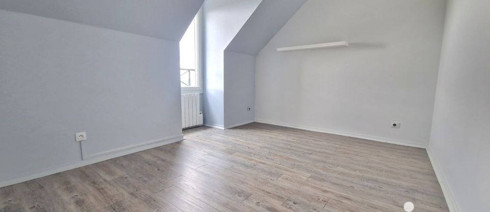 Maison 7 pièces de 140 m² à Juziers (78820)