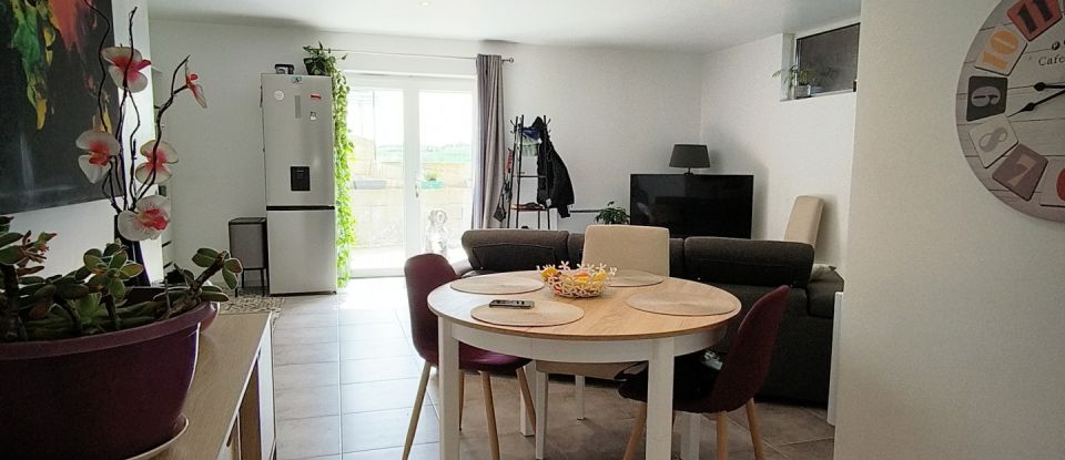 Appartement 3 pièces de 75 m² à Saint-Laurent-de-Chamousset (69930)