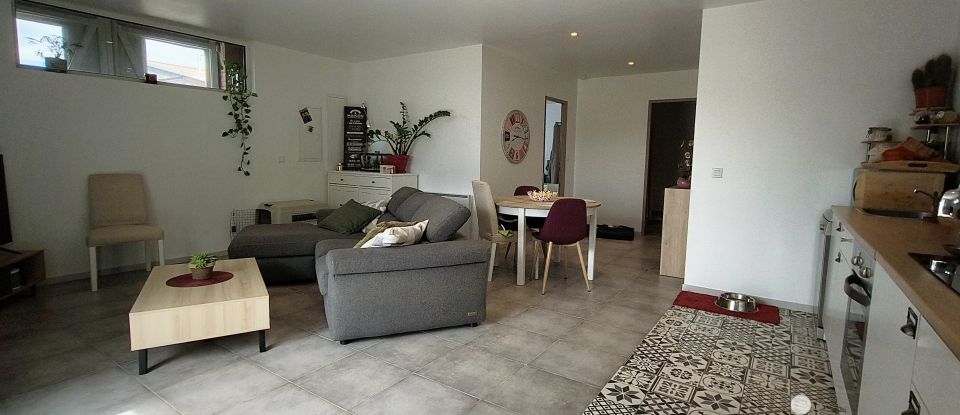 Appartement 3 pièces de 75 m² à Saint-Laurent-de-Chamousset (69930)