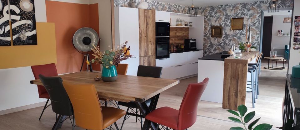 Maison 7 pièces de 196 m² à Thouars (79100)